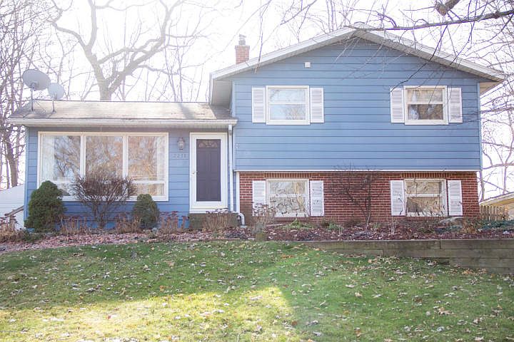 2nd image of 2238 Greenview Dr SW