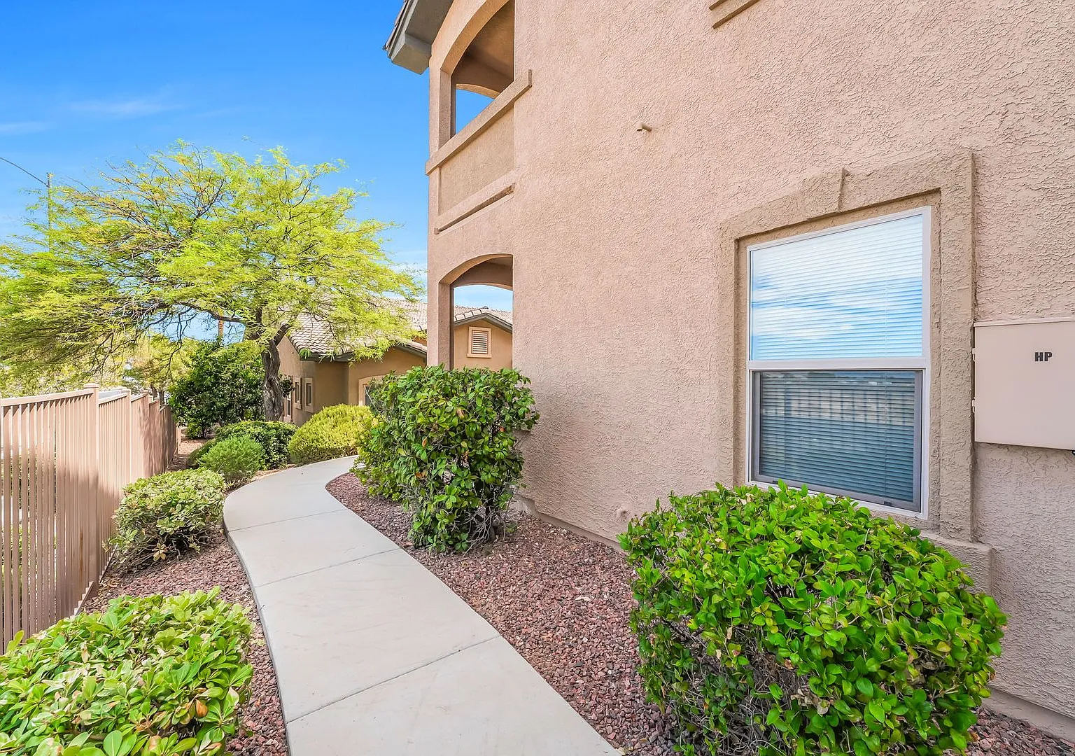 Beautiful ground-floor 2-bedroom, 2-bath condo available for rent in the gated Sunset Cliffs comm... — Photo 4