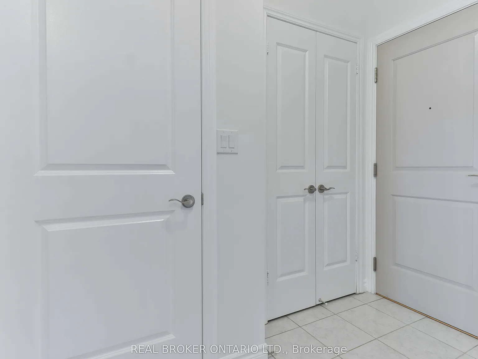 135 Wynford Dr — Photo 3