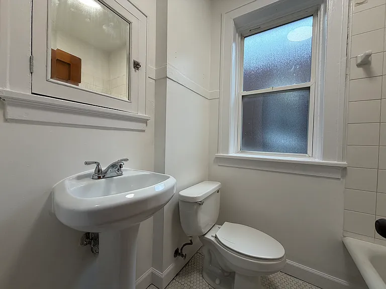 3704 Fairview Ave #2W — Photo 40