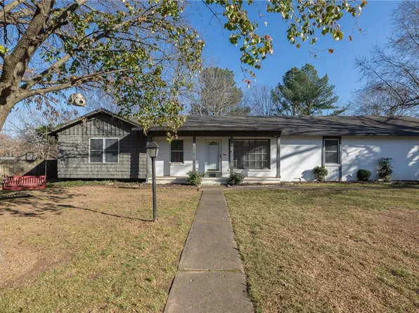 2926 N Loxley Ave, Fayetteville, AR 72703