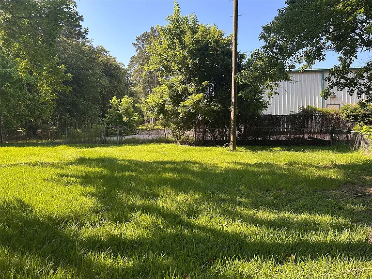 616 E Boothe St — Photo 25