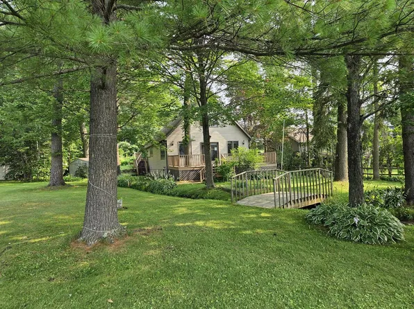 W8547 Cloverleaf Lake ROAD, Clintonville, WI 54929