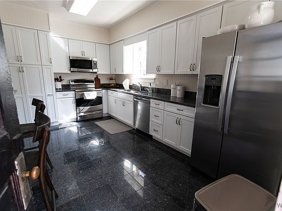 5th image of 320 Caplewood Dr