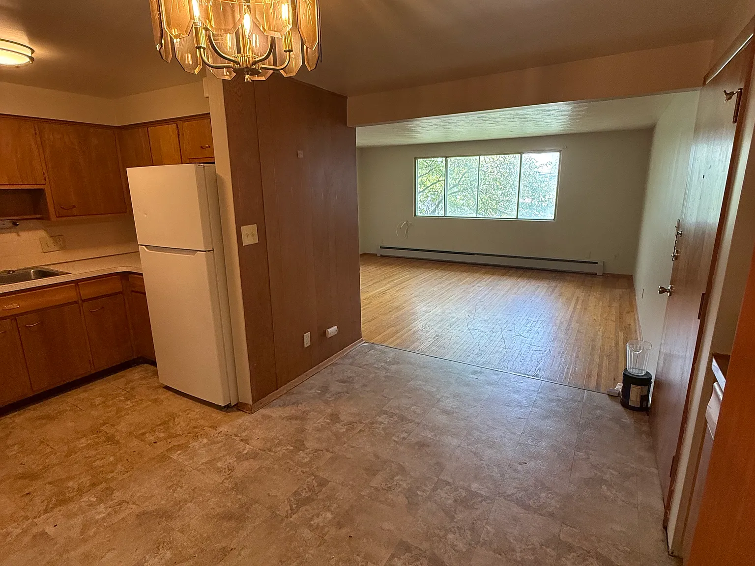 2 bed, 725 sqft, $1,200 — Photo 1