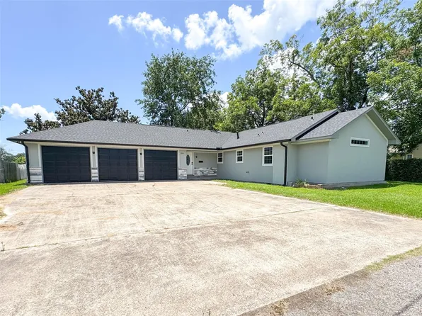 204 Dyer St, Baytown, TX 77520