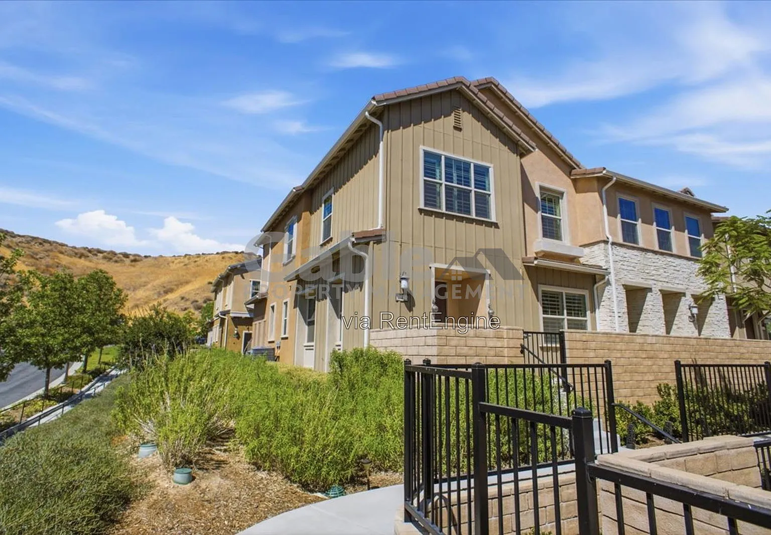 3 bed, 3.0 bath, 1620 sqft, $3,800 — Photo 1