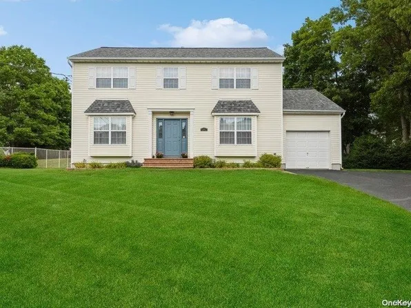 25 School Street, Ronkonkoma, NY 11779