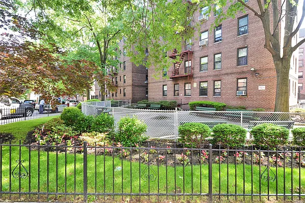 Sold by Douglas Elliman | media 4