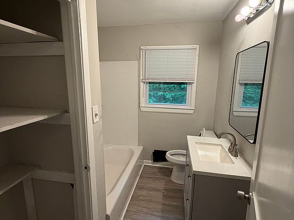 5th image of 4931 Sullivan Rd