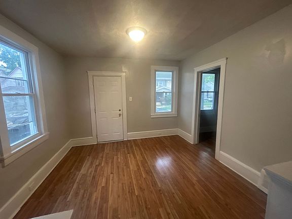 3rd image of 2911 Saratoga Ave