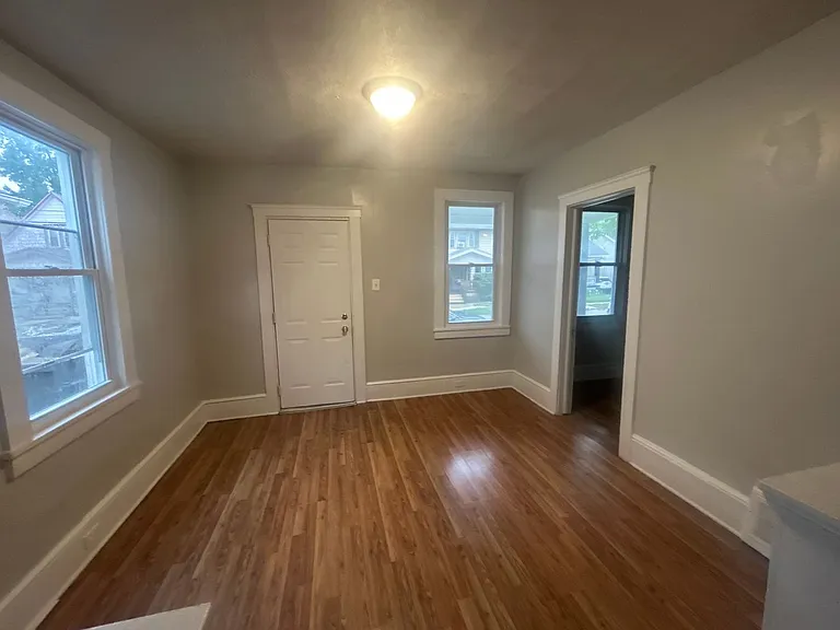 2911 Saratoga Ave — Photo 3
