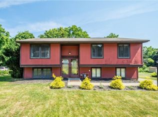 128 Glengarry Dr, Coraopolis, PA 15108