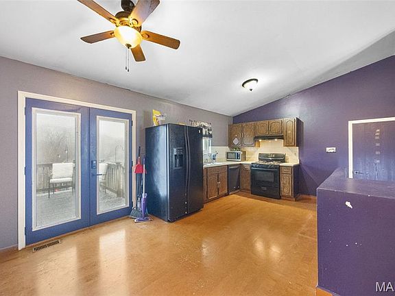 5th image of 2540 Plymouth Dr