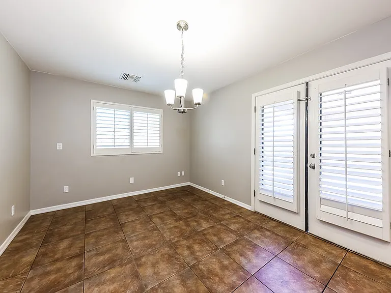 25644 W Magnolia St — Photo 6