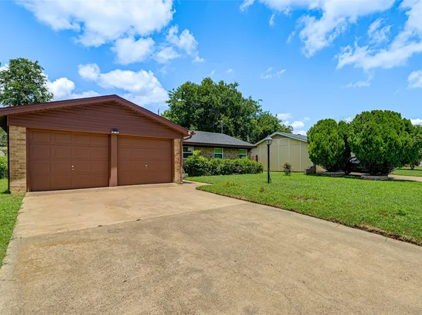 2009 Meadow Gln, Irving, TX 75060