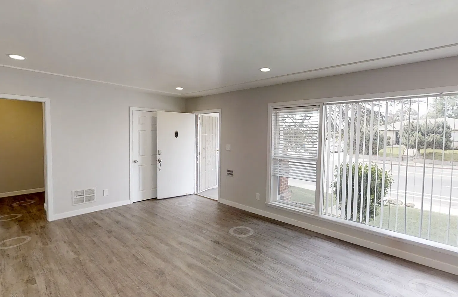 4BD/3BA on Montezuma w/ Driveway Parking! — Photo 3