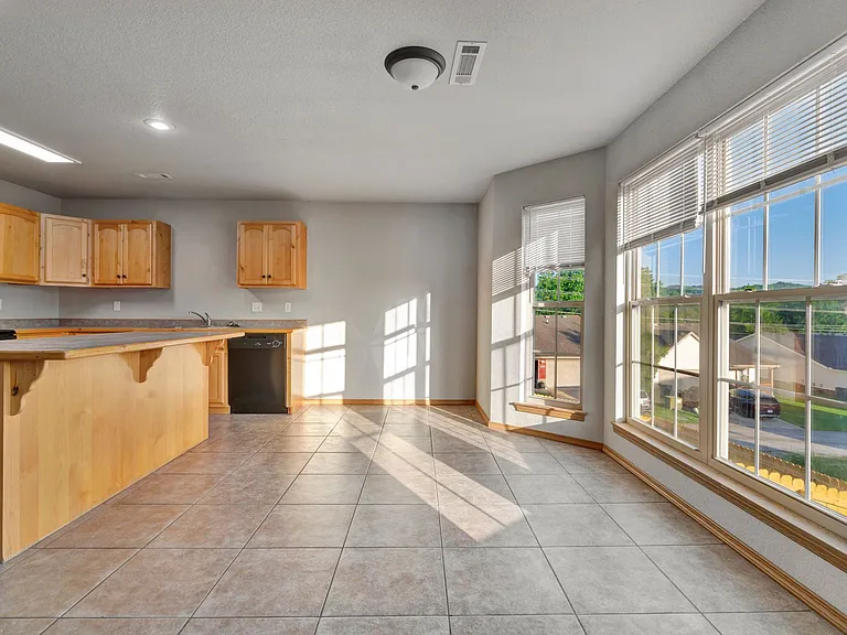 2939 W Scottswood Pl — Photo 7