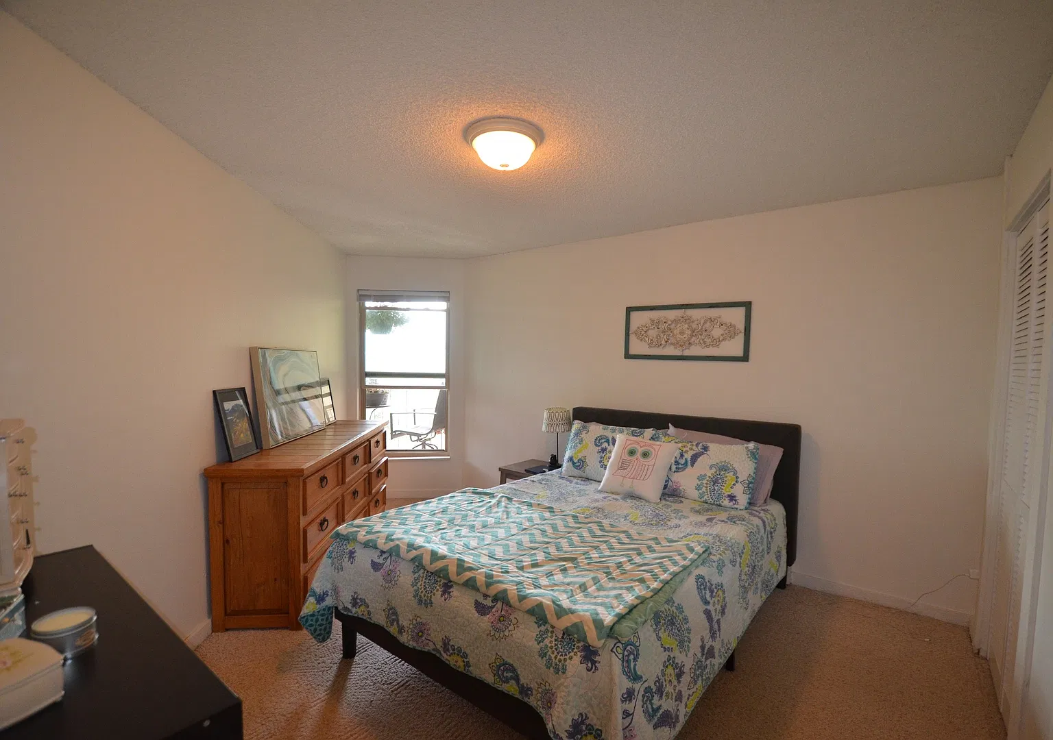 Updated Unit! Great Views! Year lease! — Photo 4