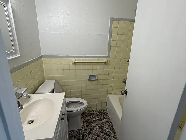 820 Martin Behrman Ave — Photo 7