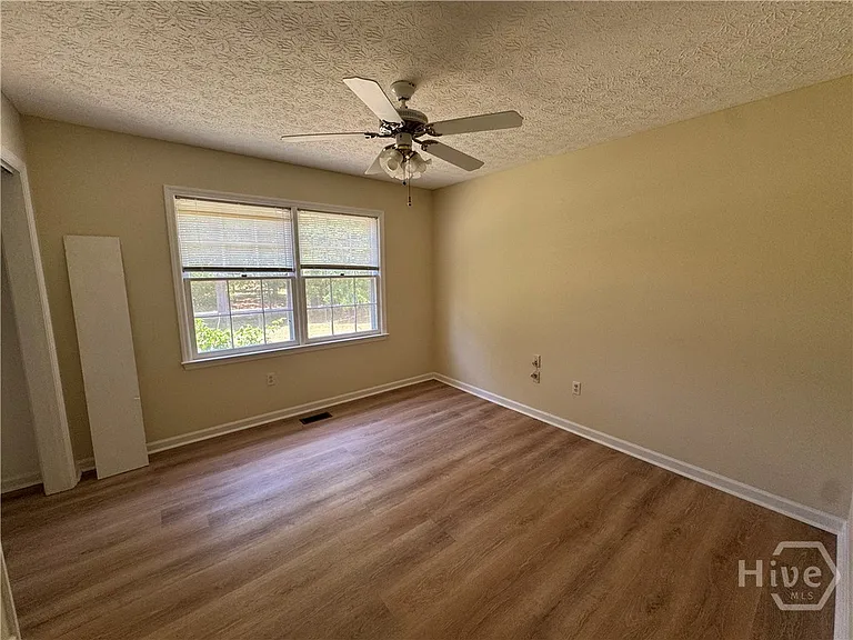 1041 Limmerick Dr — Photo 23