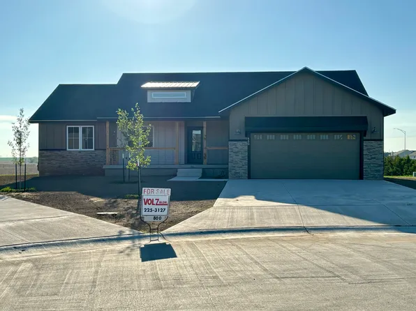 800 Brexley Ct, Dodge City, KS 67801