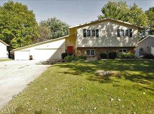 114 Cheltenham Dr, Normal, IL 61761