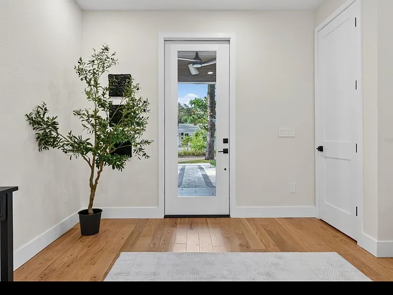 6266 4th Ave S — Photo 3