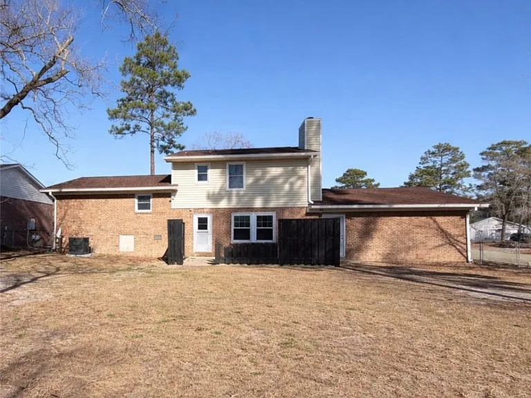 6811 Mangrove Dr — Photo 2