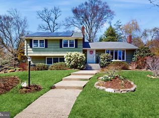 27 Farm Rd, Ewing, NJ 08638