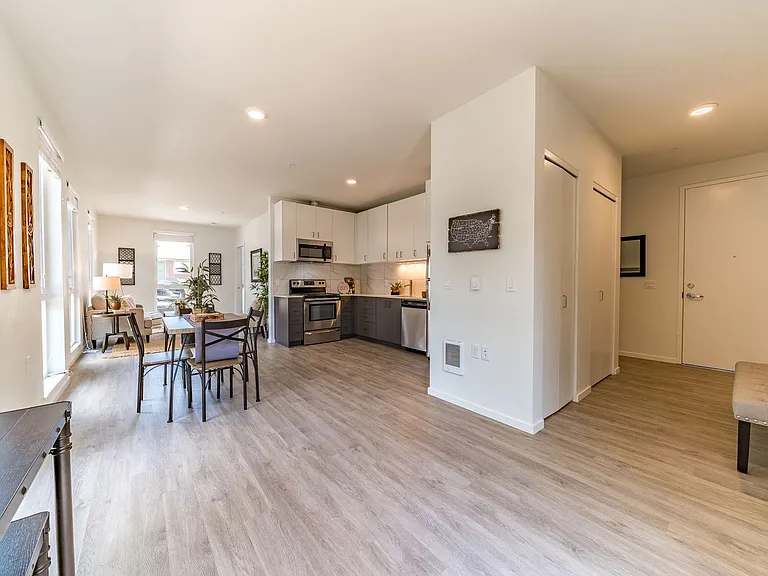 Discover Your Dream Home at Franklin Flats! — Photo 15