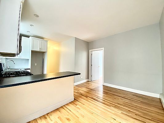 2nd image of 707 St Nicholas Ave APT 4C