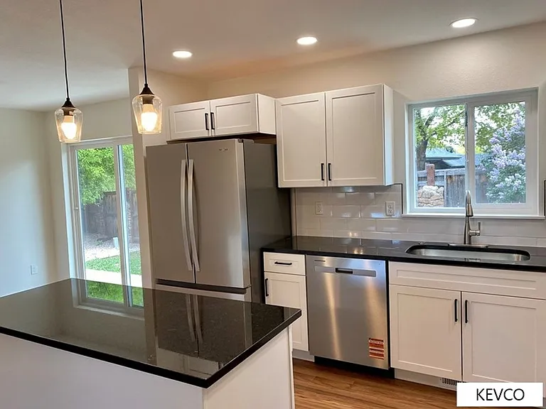 2401 Evergreen Dr — Photo 9