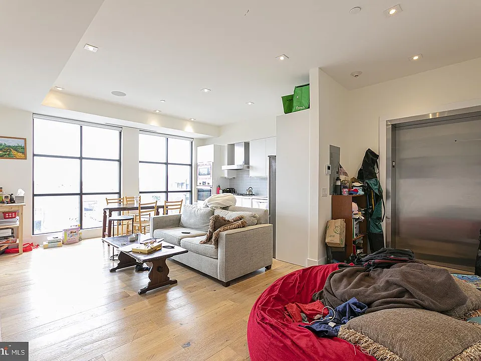 240 N 2nd St #5W