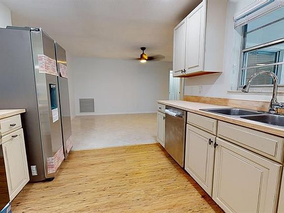 3rd image of 770 SE Hollahan Ave
