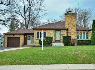 821 Oak St, Elgin, IL 60123