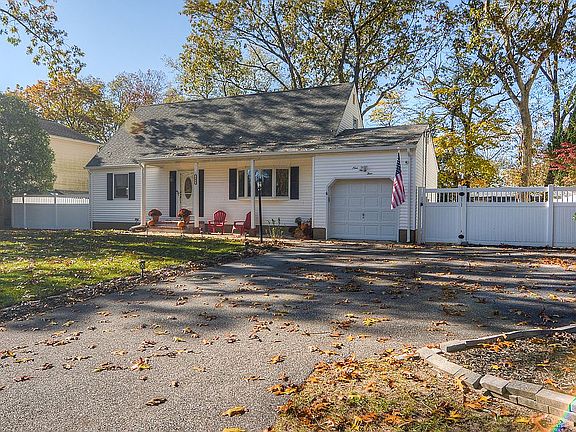 3rd image of 994 Green Hill Blvd