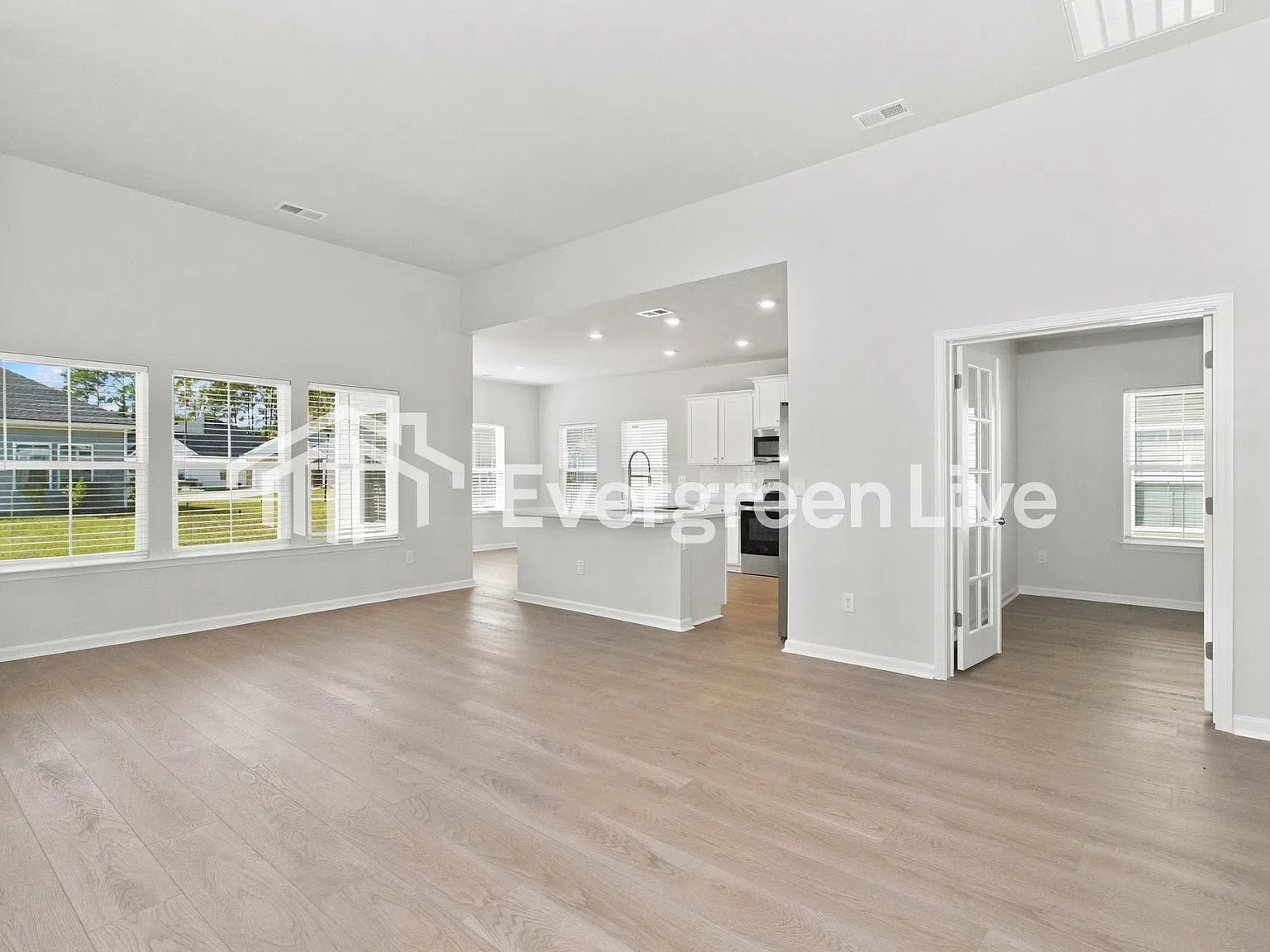 3 bed, 2.0 bath, 1748 sqft, $1,995 — Photo 3