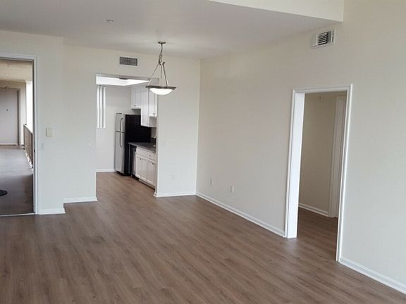 4th image of 1725 Butler Ave APT 303
