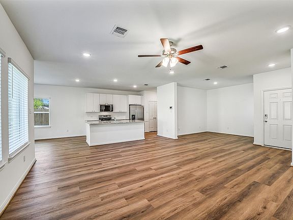 5th image of 11943 Pondwood Dr