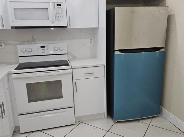 5665 W 20th Ave APT 413, Hialeah, FL 33012