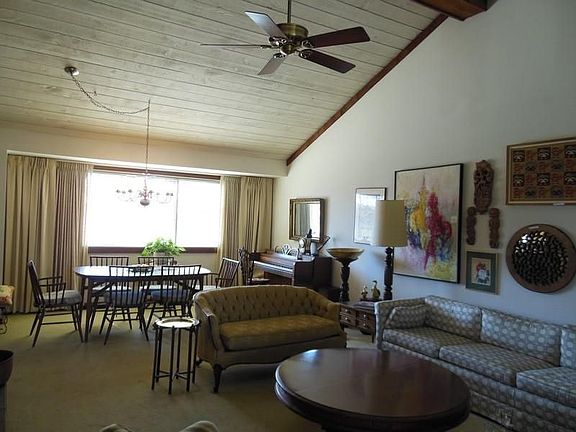 Living Room.JPG