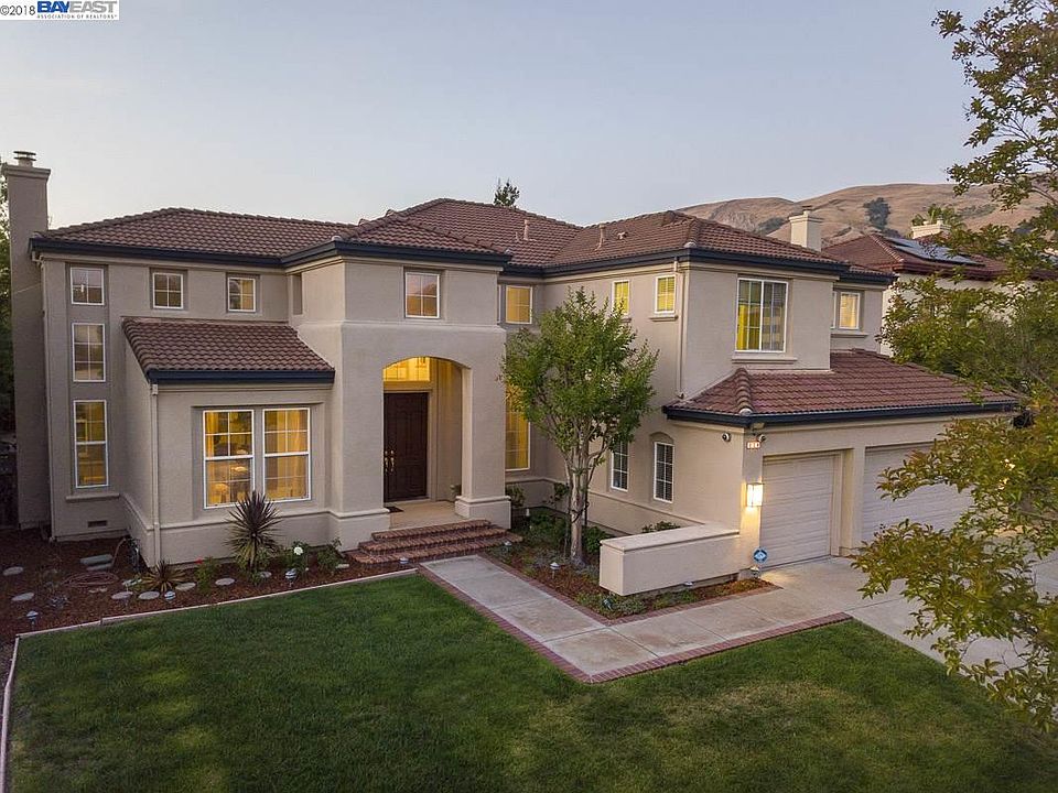 2nd image of 224 Muscat Ct