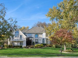 6101 Wildwood Ln, Burr Ridge, IL 60527