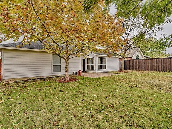 4th image of 321 Fort Edward Dr