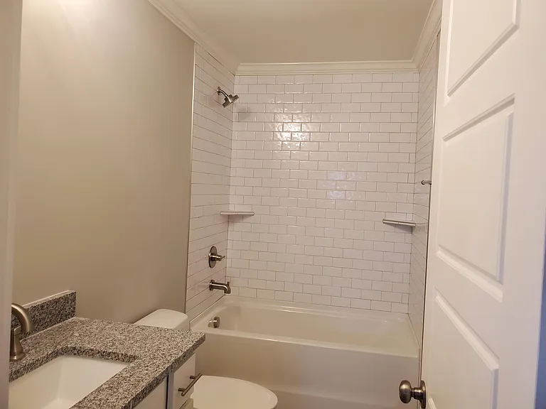 6018 California Ave — Photo 11