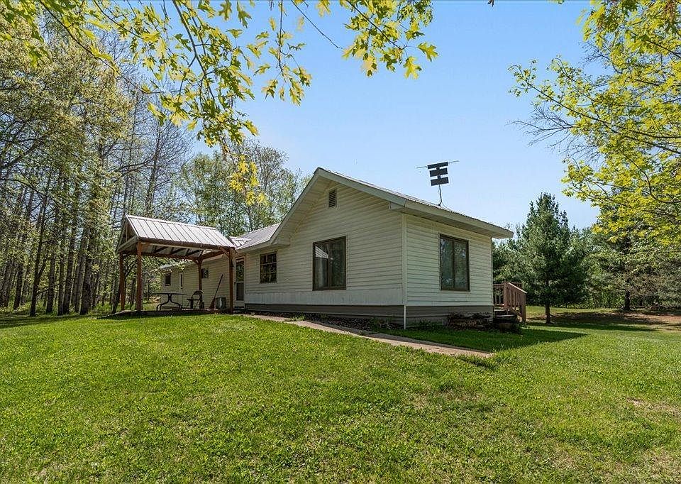 1st image of 3680 Magpie Ln NW