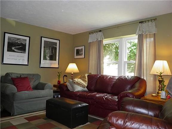 3rd image of 2811 Lake Forest Dr