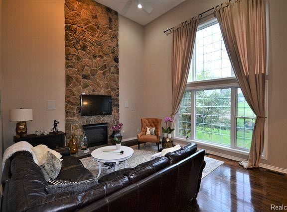 5th image of 1812 Carnoustie Ct
