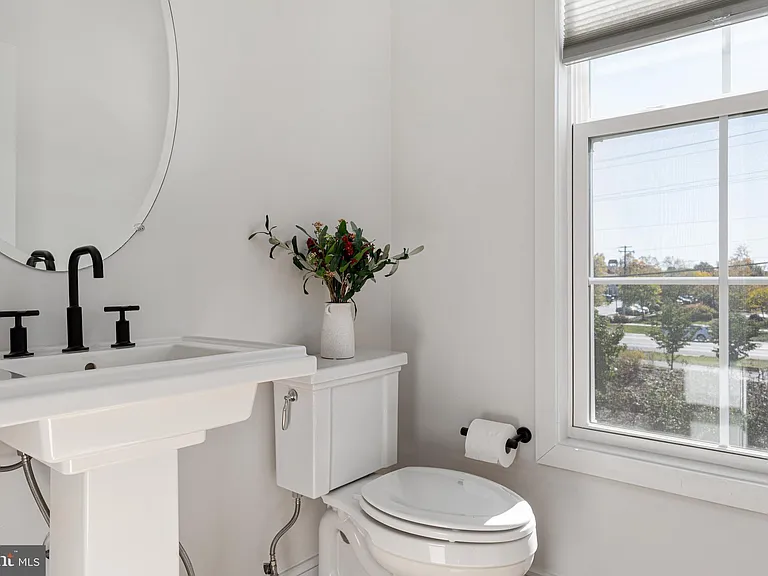 6746 Upland Manor Dr — Photo 36